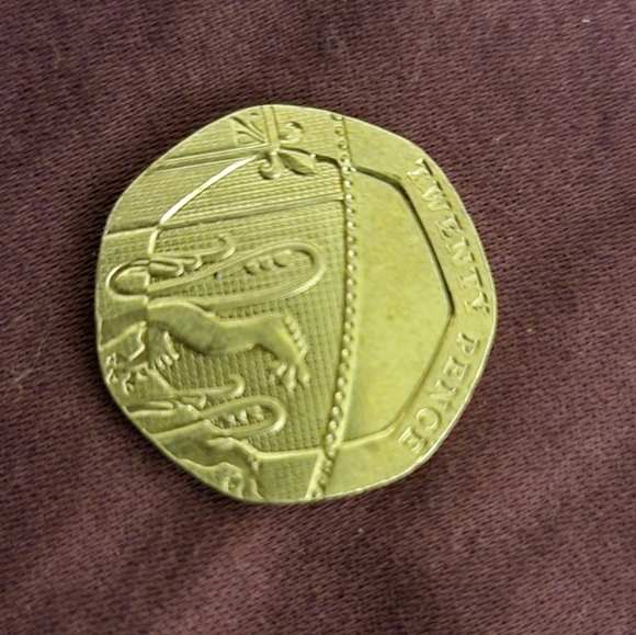 Queen Elizabeth 20 pence coin from 2011 - Picture 3 of 3